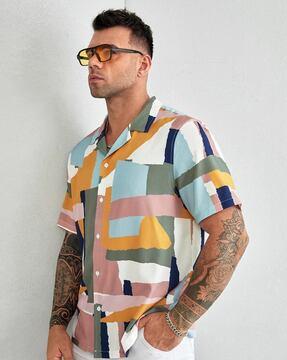 printed shirt with curved hem