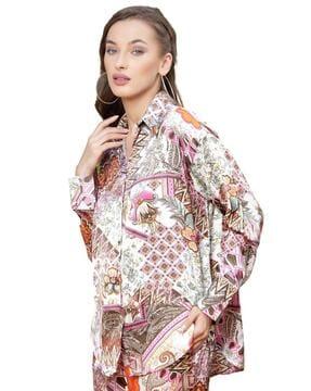 printed shirt with curved hemline