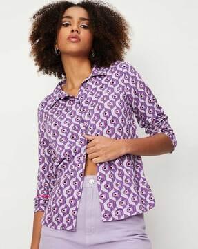 printed shirt with curved hemline