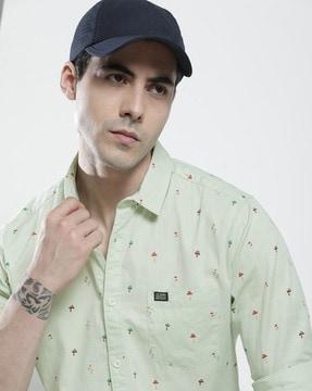 printed shirt with logo patch pocket