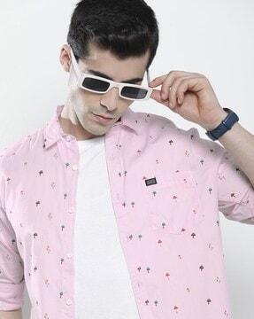 printed shirt with logo patch pocket