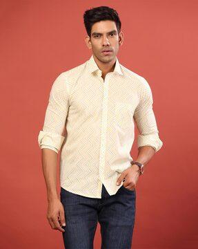 printed shirt with patch pocket