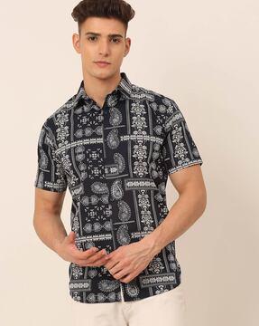 printed shirt with spread collar