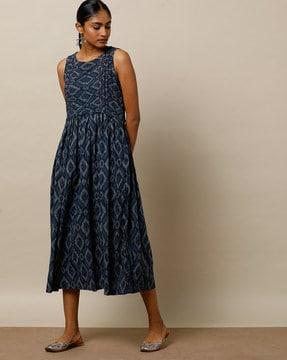 printed sleeveless pleated-waist dress