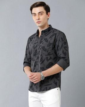 printed slim-fit shirt with button-down collar