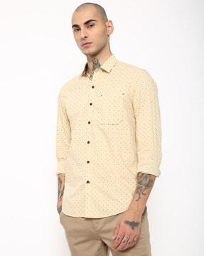 printed slim fit shirt with patch pocket