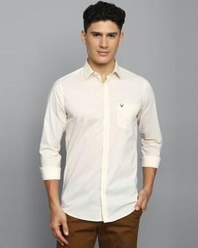 printed slim fit shirt with patch pocket