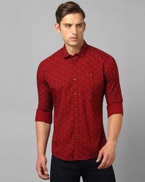 printed slim fit shirt with patch pocket