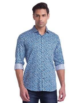 printed slim fit shirt with patch pocket