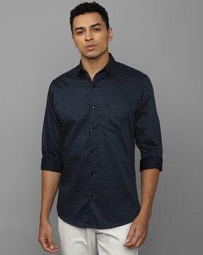 printed slim fit shirt with patch pocket