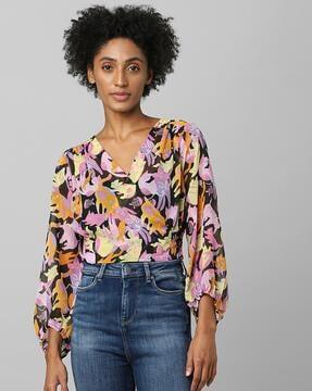 printed slim fit v-neck top