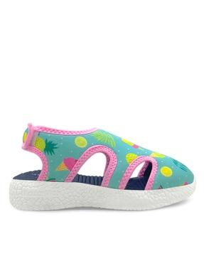 printed slip-on sandals with velcro fastening