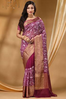 printed soft silk regular fit women's saree - wine