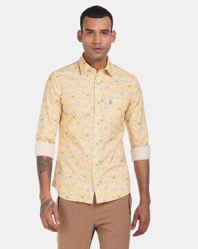 printed spread-collar shirt with patch pocket