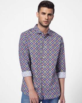 printed spread-collar shirt