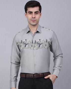 printed spread-collar shirt