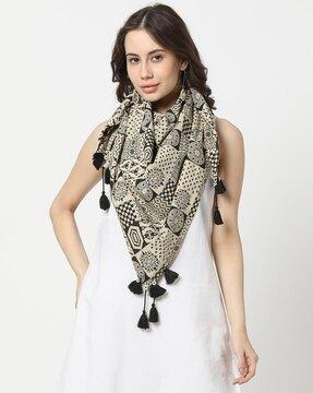 printed stole with tassel details