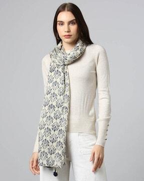 printed stole with tasseled hem