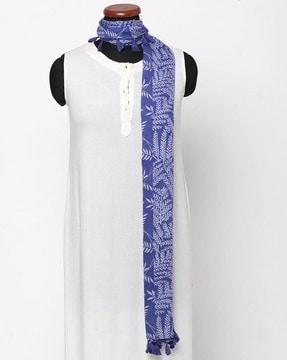 printed stole with tassels