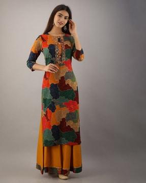 printed straight kurta set with embroidered accent