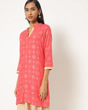 printed straight kurta with notched neckline