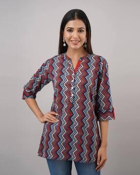 printed straight kurti with roll-up tabs