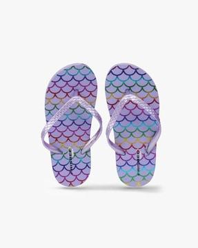 printed thong-strap flip flops