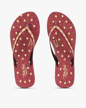 printed thong-strap sandals