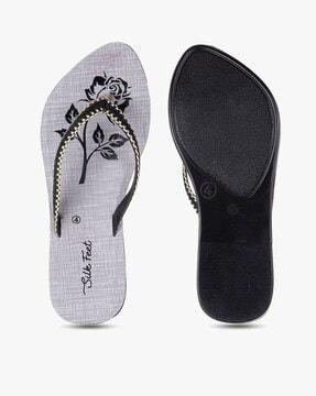 printed thong-strap sandals