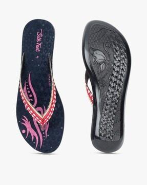 printed thong-strap sandals