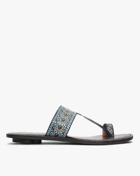 printed toe-ring flat sandals