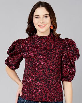 printed top with puff sleeves