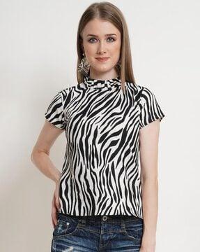 printed top with short sleeves