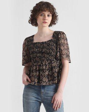 printed top with short sleeves