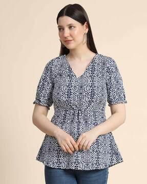 printed top with short sleeves