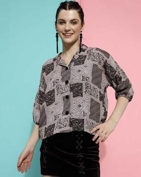 printed top with spread collar