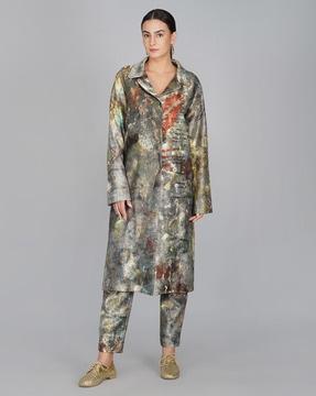 printed trench coat with spread collar
