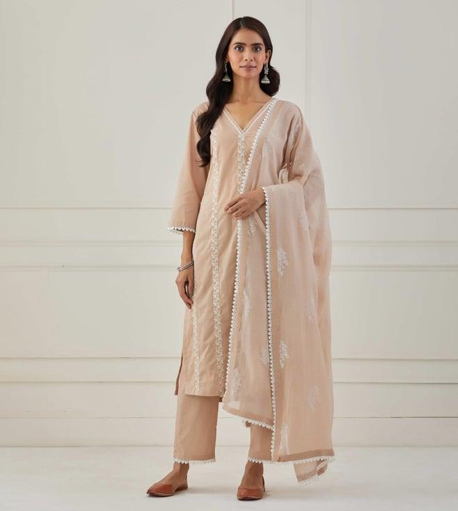 priya chaudhary beige sudha embroidered cotton kurta with pants and kota cotton dupatta
