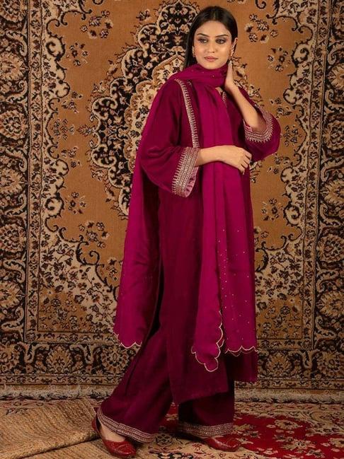 priya chaudhary magenta naaz embroidred silk velvet kurta with pant and tissue organza dupatta