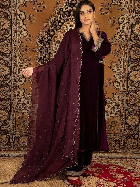 priya chaudhary purple naaz embroidred silk velvet kurta with pants and tissue organza dupatta