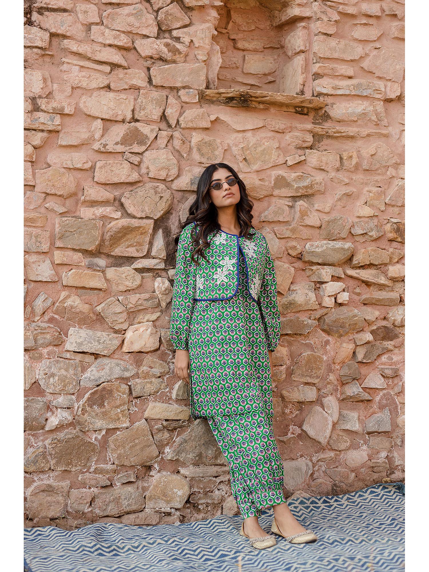 qia green kurta with pants & jacket (set of 3)