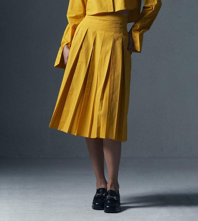 qua yellow pleated midi poplin skirt