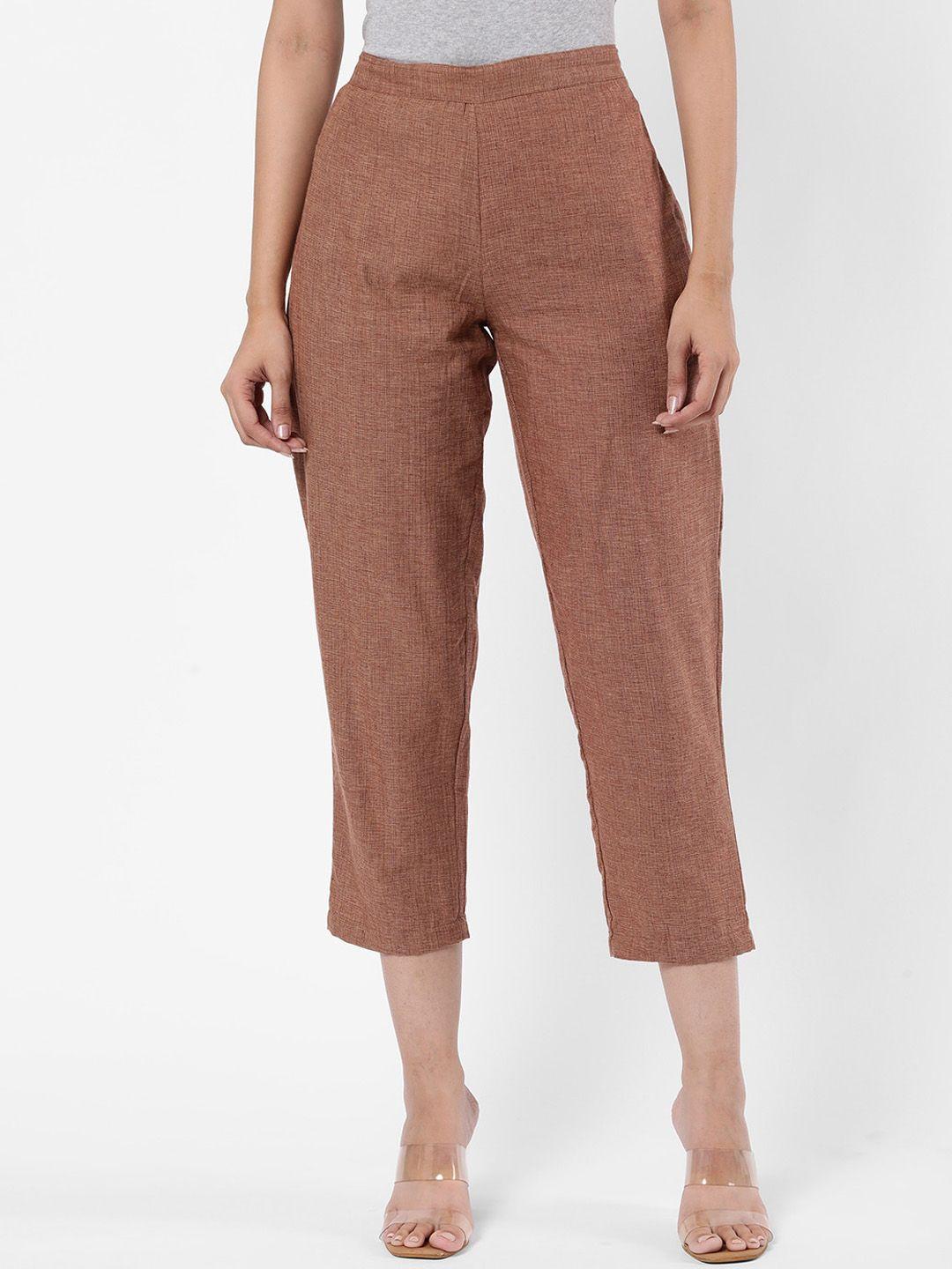 r&b women brown textured tapered fit trousers