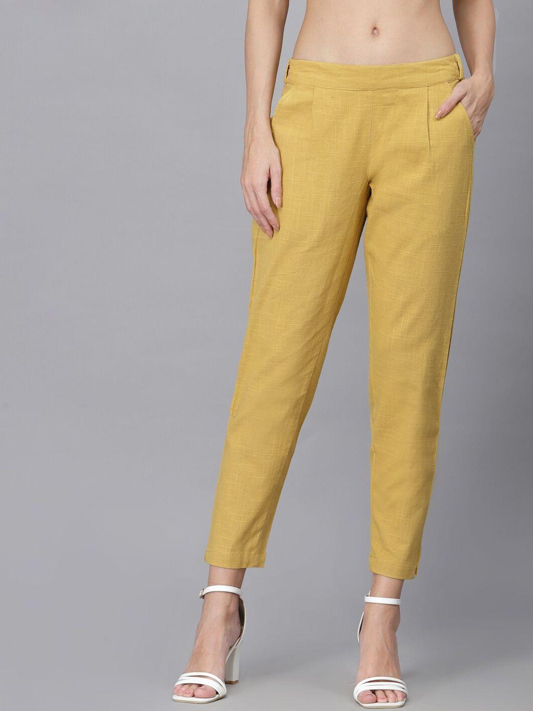 ragavi women tapered fit pleated cotton cropped cigarette trousers