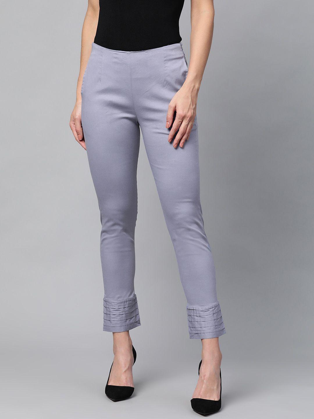 rangriti women grey slim fit solid crop regular trousers