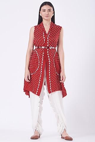 red bandhani cape with belt