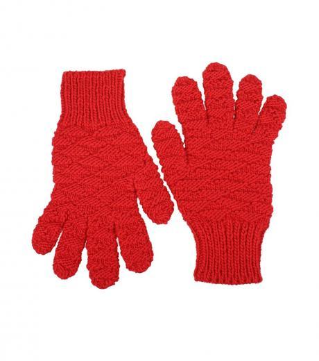 red knitted gloves