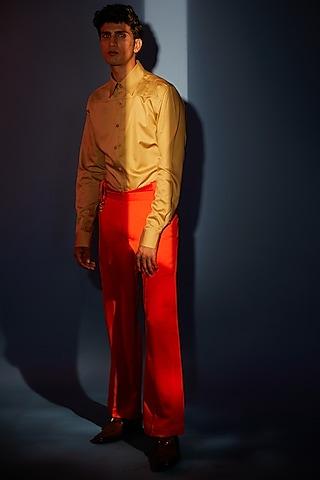 red pleated trousers