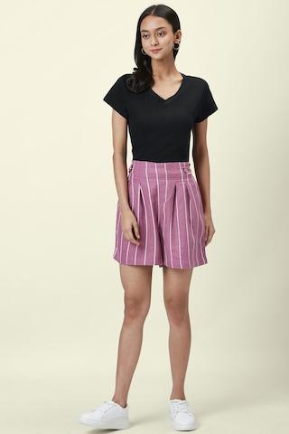 red-stripe-thigh-length-casual-women-comfort-fit-shorts