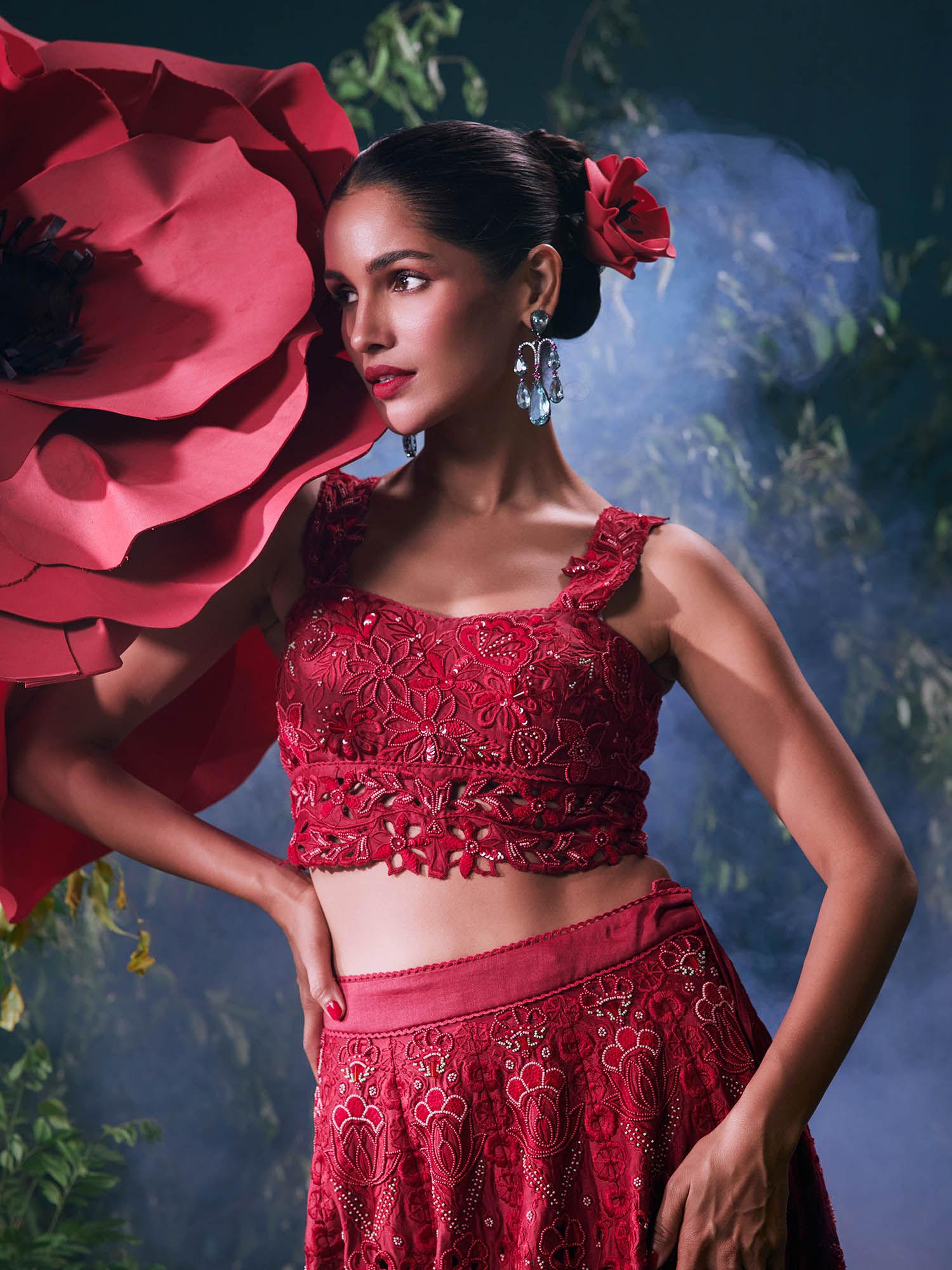 red chanderi floral sleeveless sweetheart bead work crop top